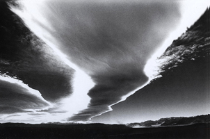 Фотографии Кэтрин Эймс. Воронкообразное облако. Уэллингтон, Невада, США. 1991 Фотографии Кэтрин Эймс. Воронкообразное облако. Уэллингтон, Невада, США. 1991