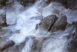 Фотографии Чарлза Крамера. Речной каскад. Йосемитский парк, Калифорния, США, весна