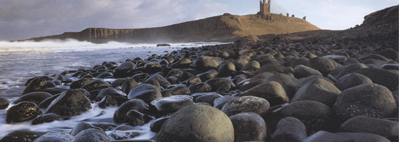 Фотографии Джо Корниша. Кеннонболлский берег, Эмблтон, Данстанбургский замок, Нортумберленд, Англия